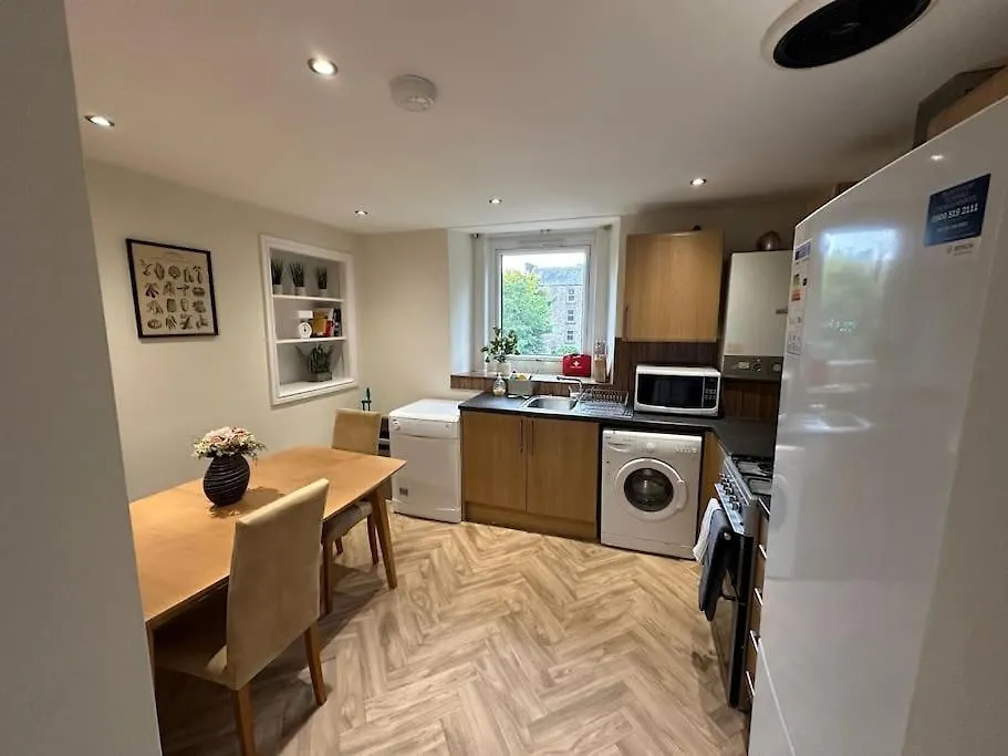 Modern And Stylish 1-Bed Apartment In Dundee City Centre - Perfect For Short Or Long Stays & Contractors