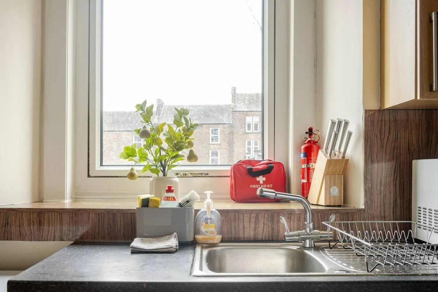Modern And Stylish 1-Bed Apartment In Dundee City Centre - Perfect For Short Or Long Stays & Contractors