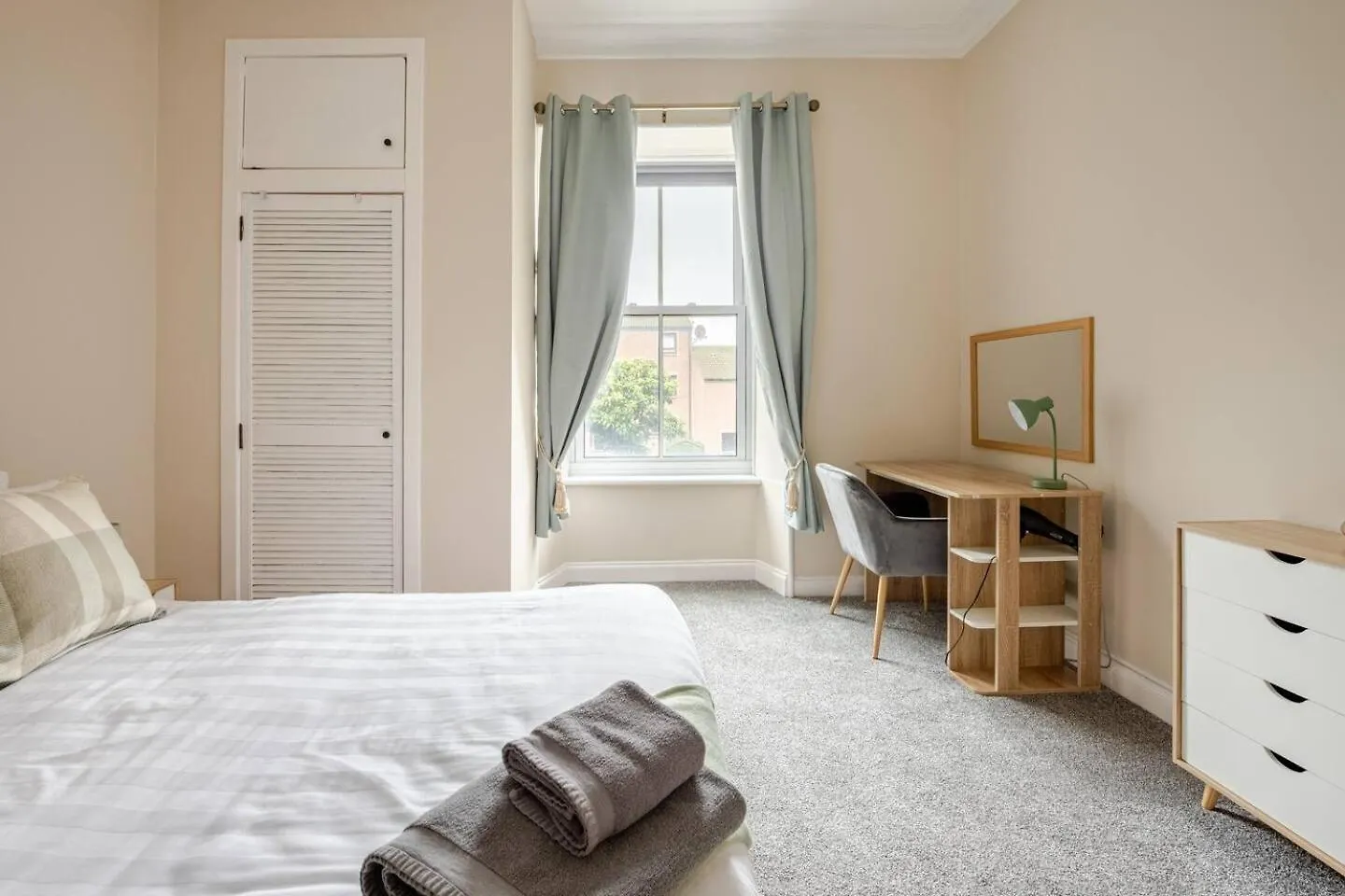 Modern And Stylish 1-Bed Apartment In Dundee City Centre - Perfect For Short Or Long Stays & Contractors 0*,