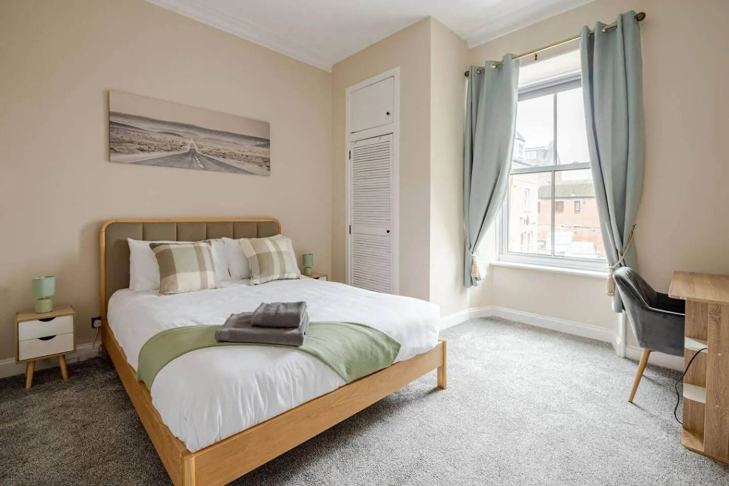 Modern And Stylish 1-Bed Apartment In Dundee City Centre - Perfect For Short Or Long Stays & Contractors