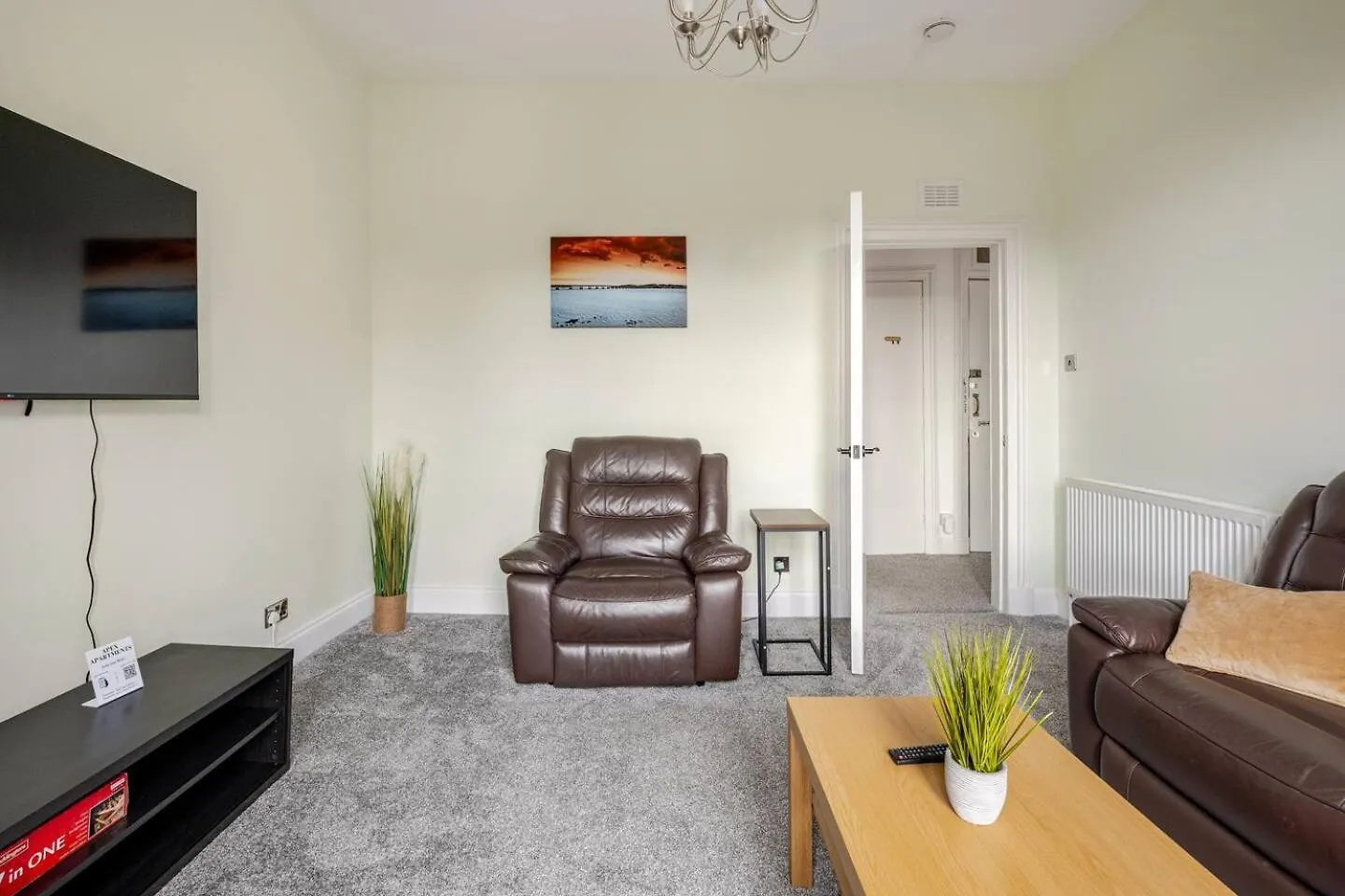 Modern And Stylish 1-Bed Apartment In Dundee City Centre - Perfect For Short Or Long Stays & Contractors 0*,  United Kingdom