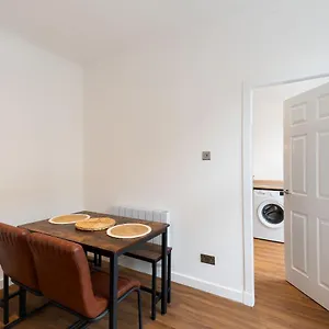 Bissets Bond Apartment
