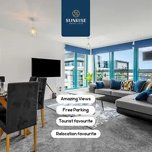 The Penthouse, Spacious, Stunning Views, Foosball Table, 3 Large Rooms, Central Location, River Front, 1 Min From Tay Bridge, V&A, Train Station, City Centre, Lift Access, Free Parking & Wifi, Price Match Gaurantee By Sunrise Short Lets Apartment